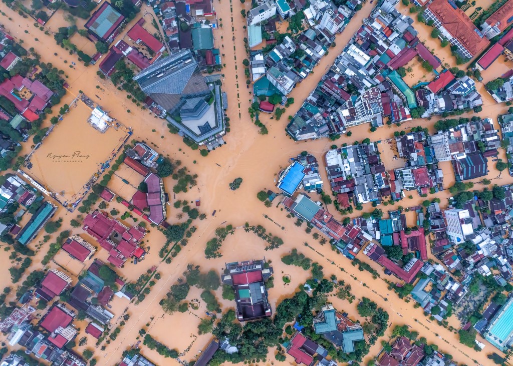 lu lut tai hue_hue ngap lut_mua lu tai hue_o che năng_o che mau_o lech tam_o du che mua nang tai hue21.jpg